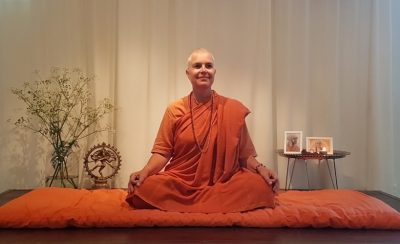 Varmt välkommen till workshop i Bhakti yoga: 12 – 13 mars med Swami Maitreyi
